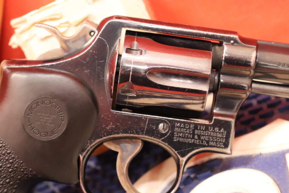 1975-Smith-and-Wesson-10-5_1536