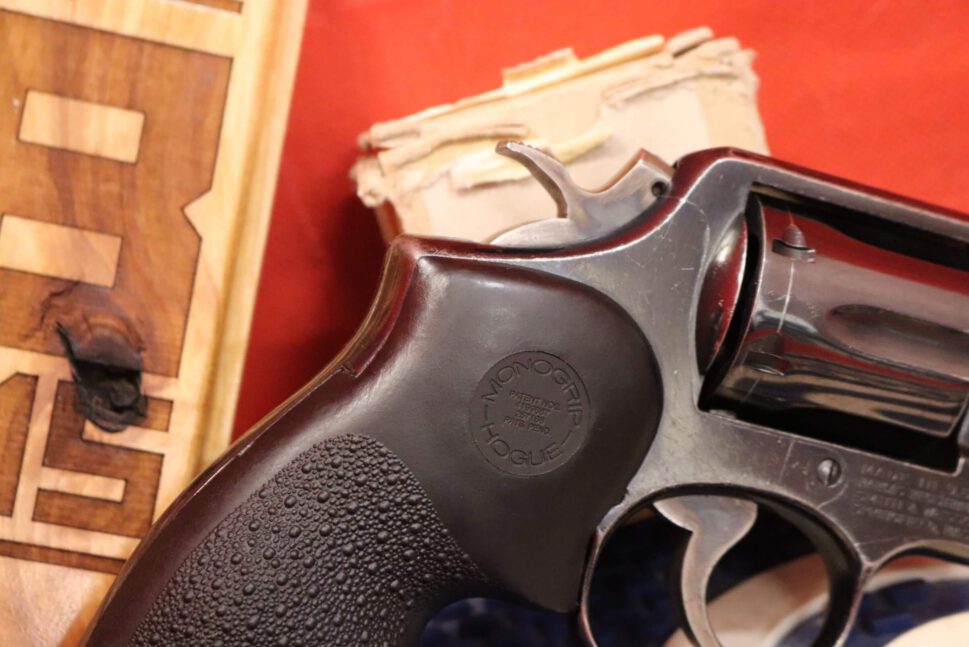 1975-Smith-and-Wesson-10-5_1537