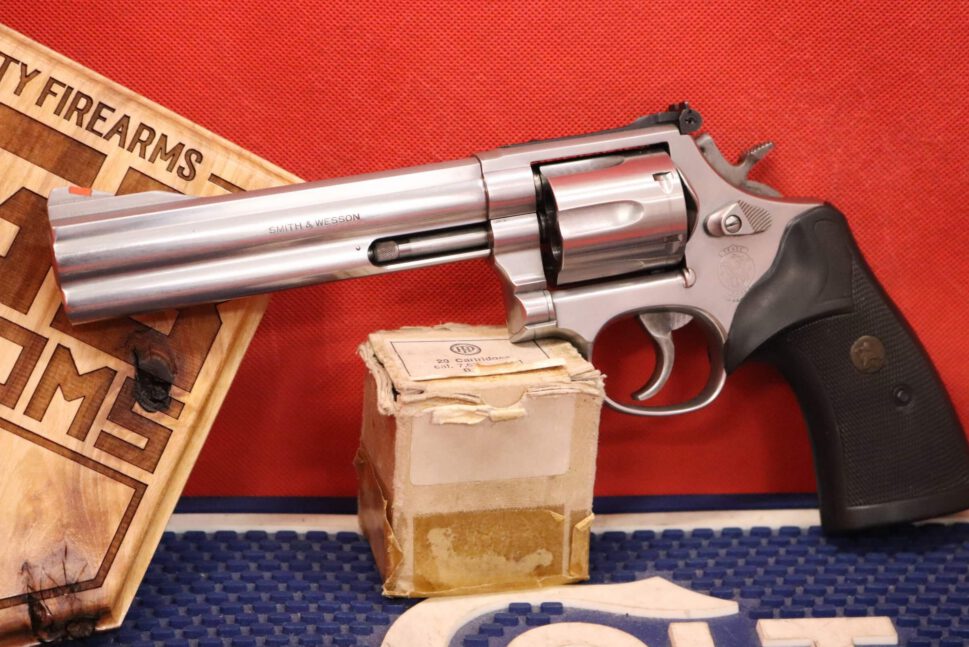 1996-Smith-and-Wesson-686-4_1436