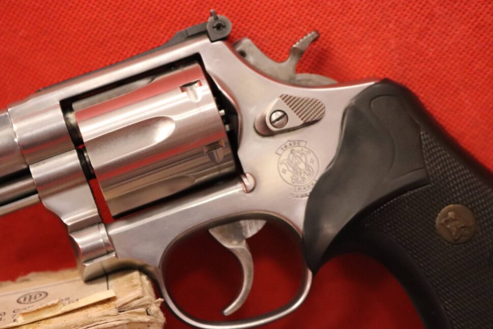 1996-Smith-and-Wesson-686-4_1439