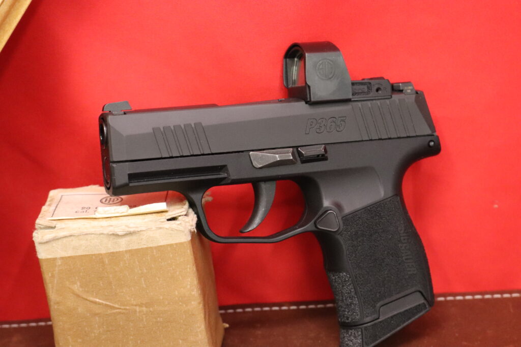 Sig Sauer P365 -- 380 ACP --Sig Reddot LIKE NEW