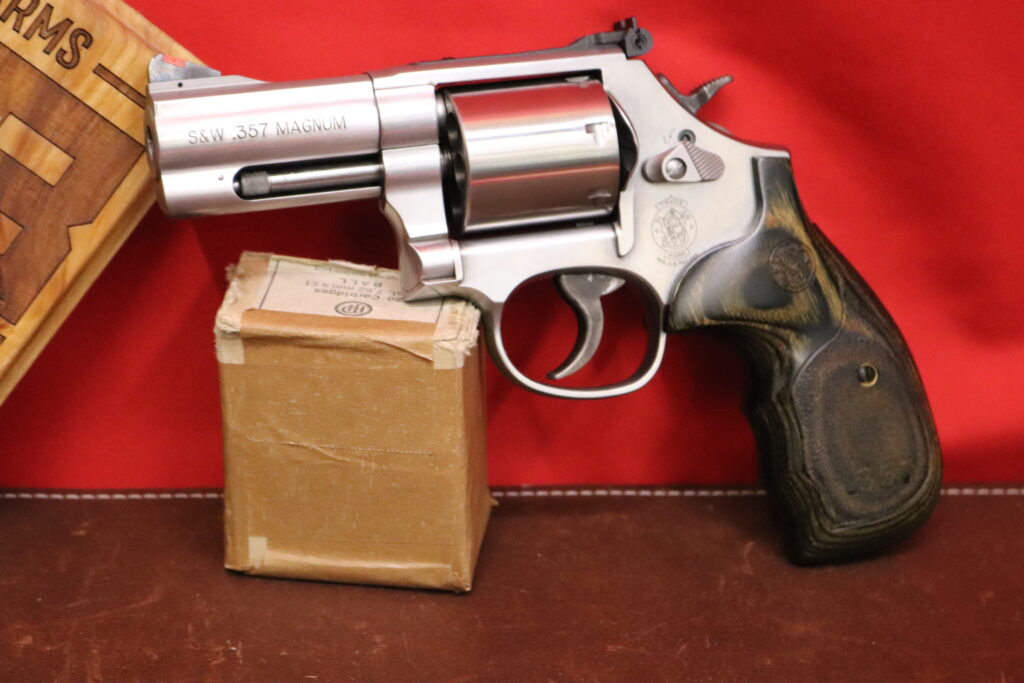 Clean Smith & Wesson 686-6 -- 3-5-7 Edition -- Unfluted 3 Inch - CTJ0695