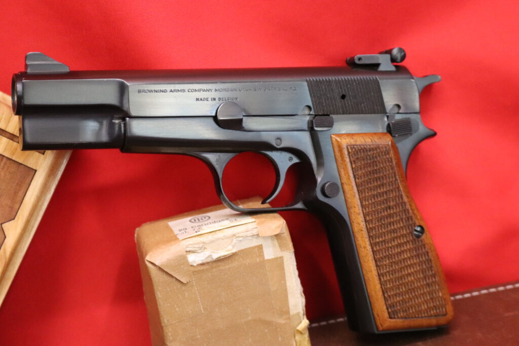 CLEAN 1975 Browning Hi Power -- 9mm -- 75C29541